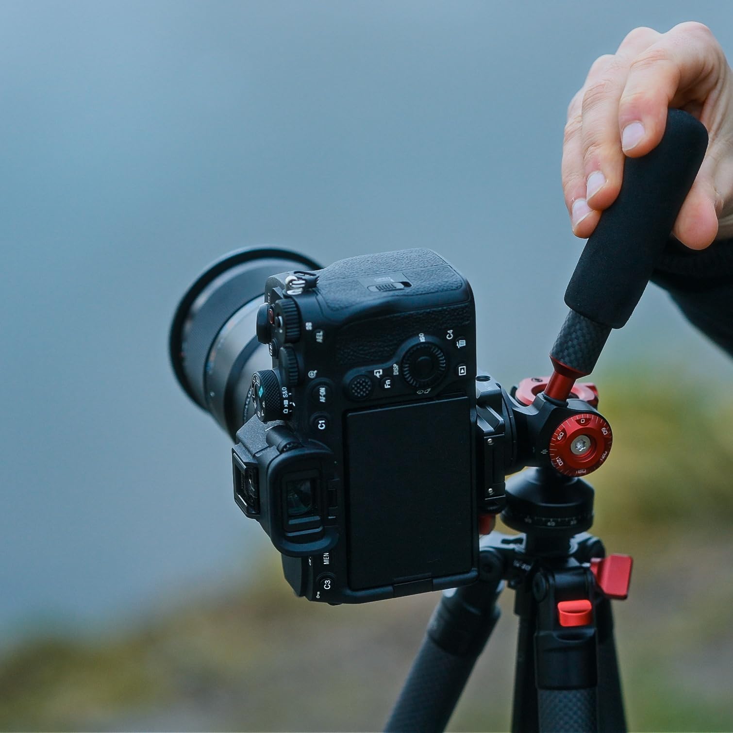 Freewell Carbon Fiber Travel Tripod 59.1" Lightweight 1.98lbs Photo/Video 360°Ball Head (Max Load 5kg/11 lbs), Monopod, Quick-Release Plate, for DSLR Cameras & Smartphones - Image 7